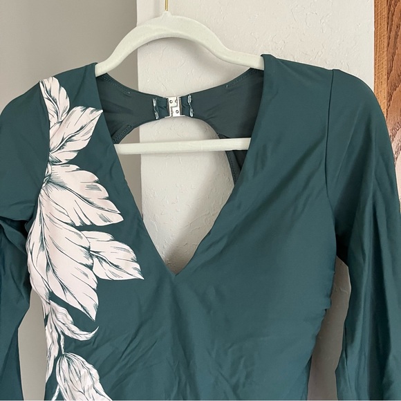 NWT Seafolly Fleur de Bloom Vneck Surf suit US4 - Picture 4 of 10